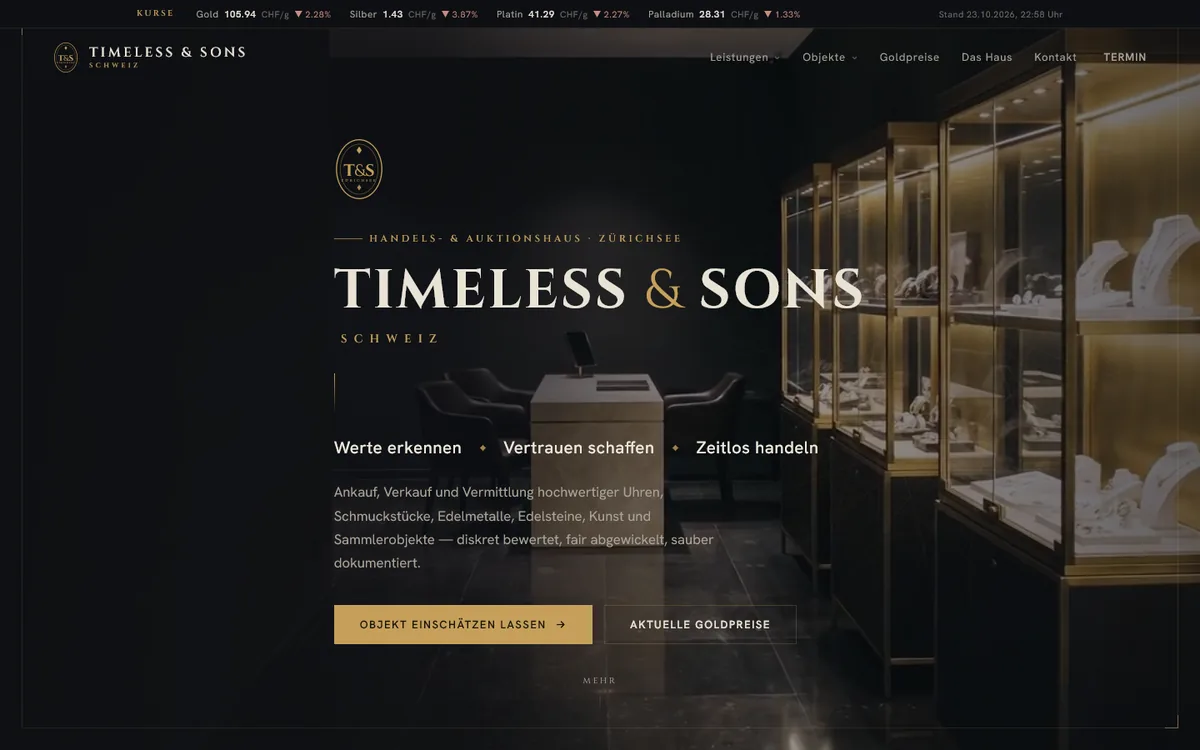 Startseite von Timeless and Sons Schweiz mit Vitrinen im Showroom